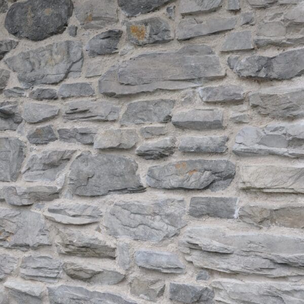 Detailfoto Cascata - look van oude natuurstenen muren.